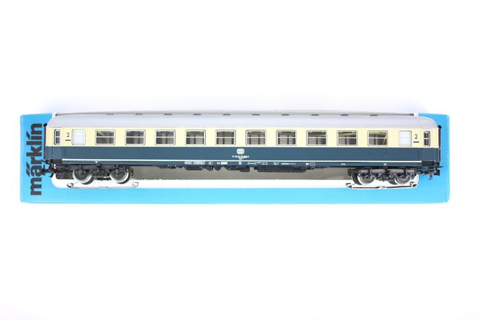 Märklin 4154 DB 2. kl. passagervogn med lys og slutlys