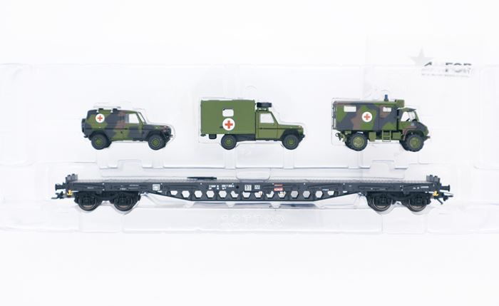 Märklin 4MFOR 47015 4-akslet godsvogn med sanitetskøretøjer