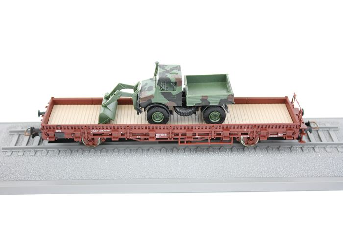 Roco 47179 DB Kbs godsvogn med Unimog