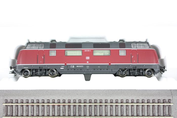 Roco 69933 DB BR 220 diesellokomotiv, AC digital med lyd