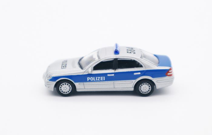 Schuco Mercedes Benz E 220 'Polizei'