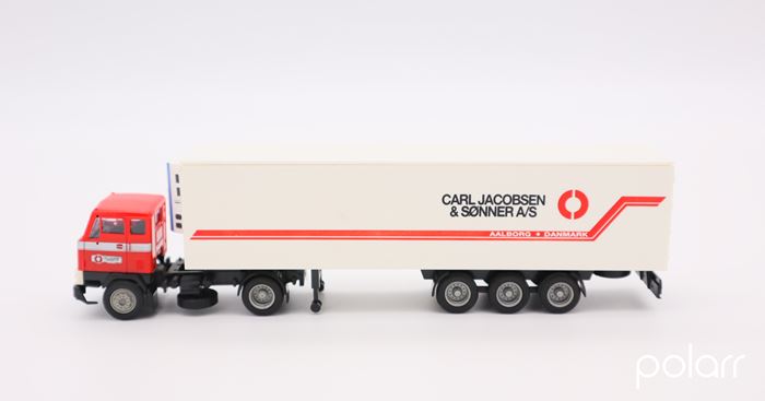 Volvo lastvogn med sættevogn 'Carl Jackobsen & Sønner A/S'