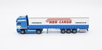 DAF lastvogn med sættevogn 'NOR-CARGO'